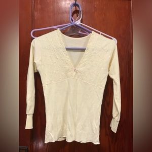 Vintage 70s pastel yellow floral embroidered bow flower patch detail longsleeve